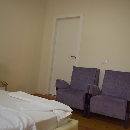 Living Hotel Тирана Екстер'єр фото
