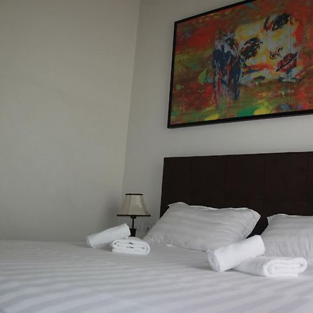 Living Hotel Тирана Екстер'єр фото