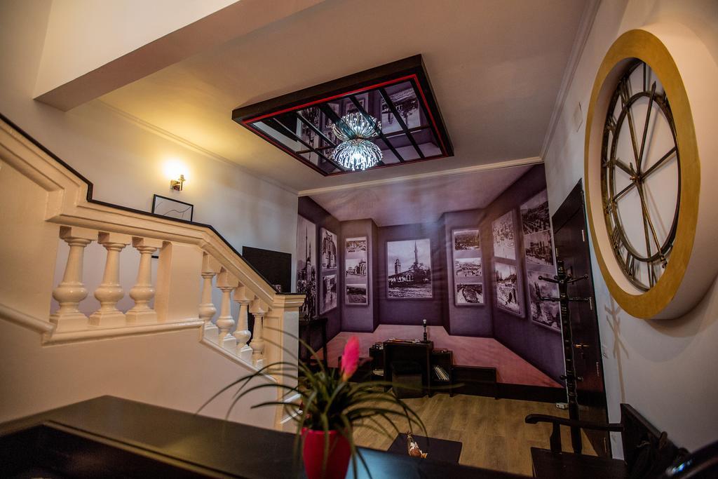Living Hotel Тирана Екстер'єр фото