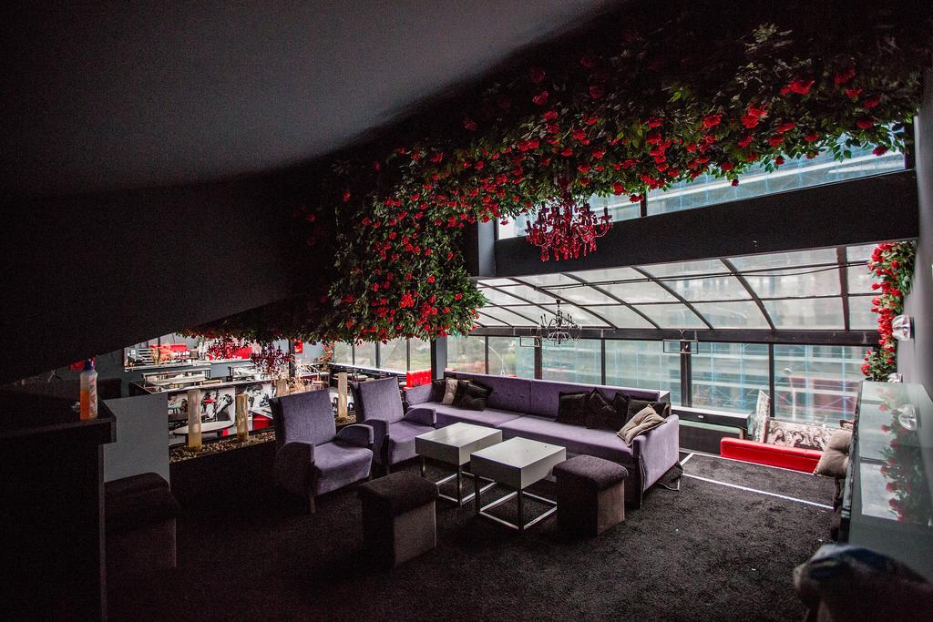 Living Hotel Тирана Екстер'єр фото