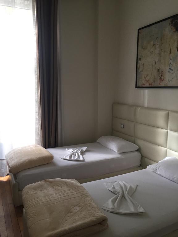 Living Hotel Тирана Екстер'єр фото