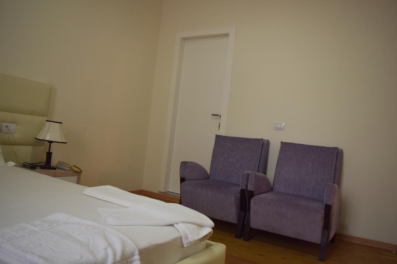 Living Hotel Тирана Екстер'єр фото