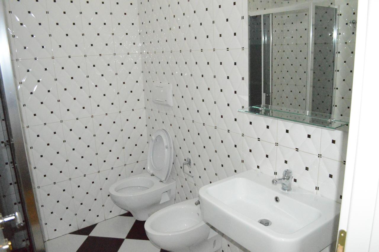 Living Hotel Тирана Екстер'єр фото