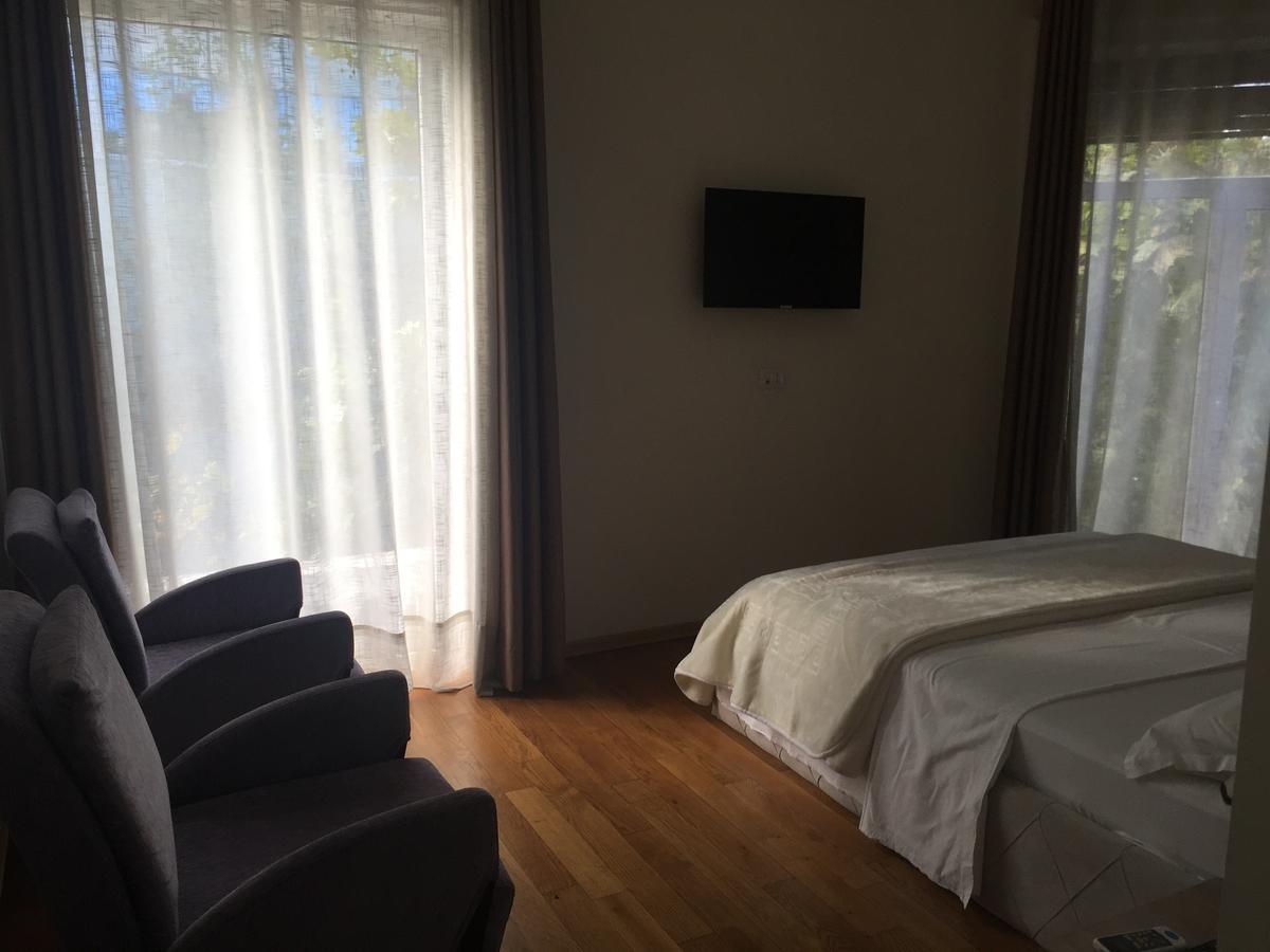 Living Hotel Тирана Екстер'єр фото