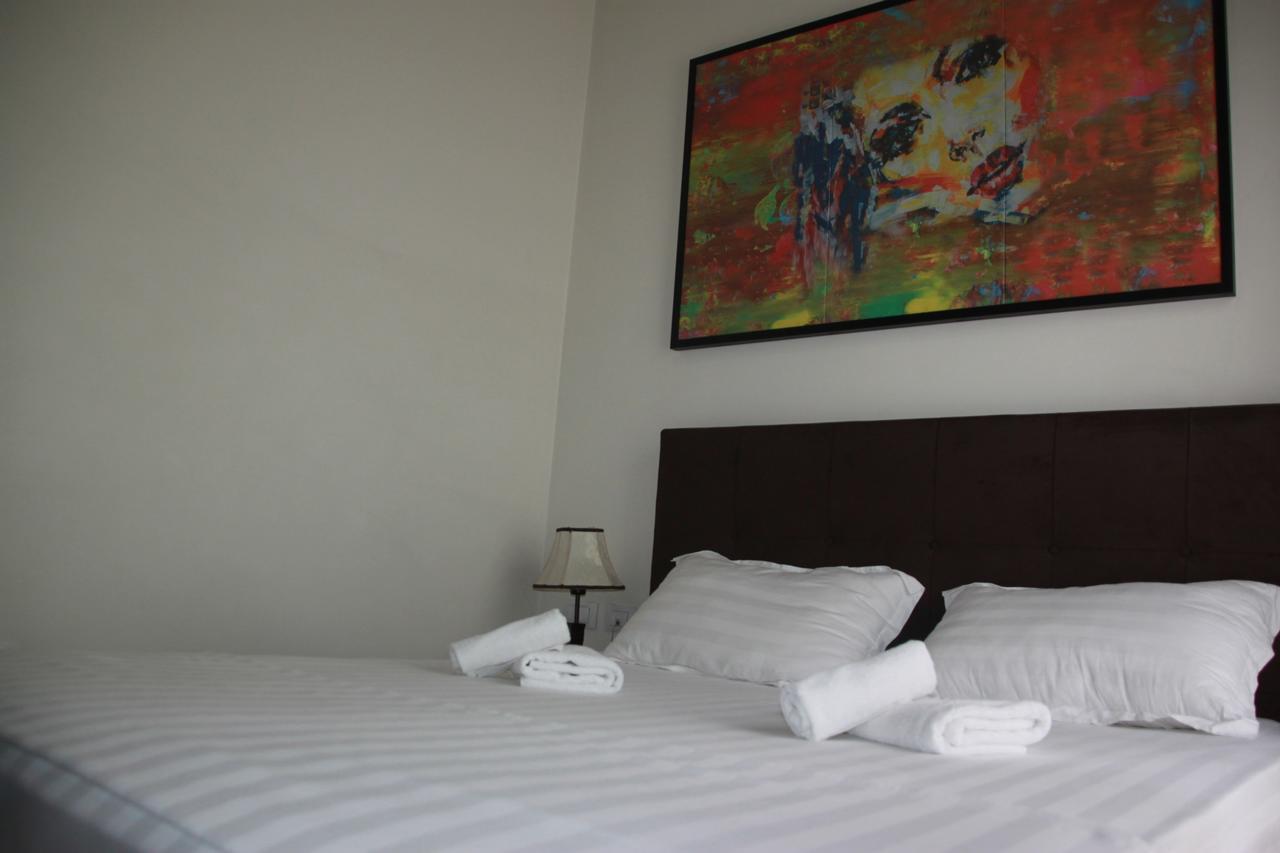 Living Hotel Тирана Екстер'єр фото