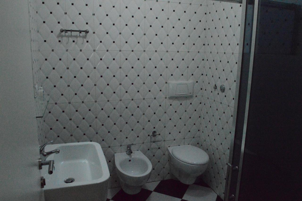 Living Hotel Тирана Екстер'єр фото