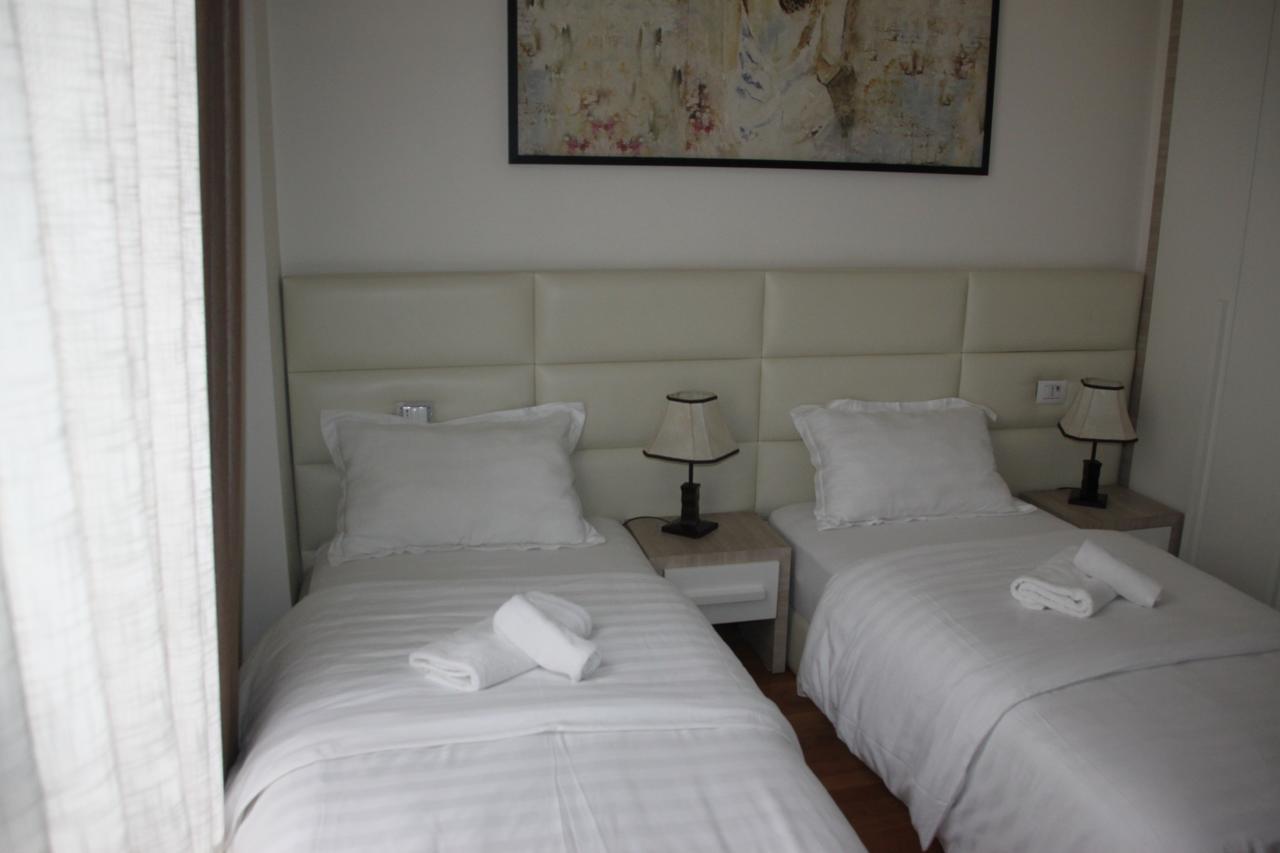 Living Hotel Тирана Екстер'єр фото