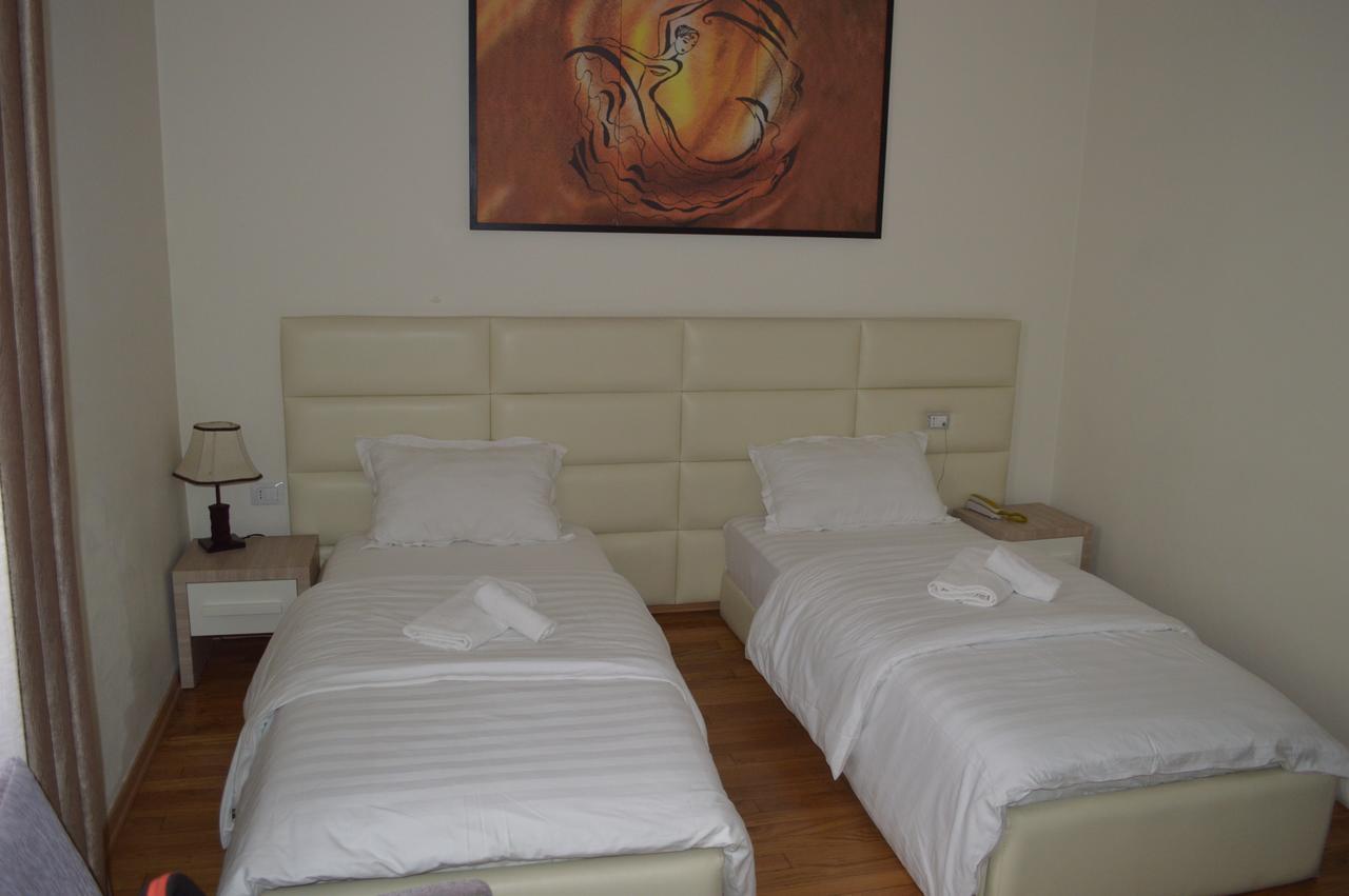 Living Hotel Тирана Екстер'єр фото
