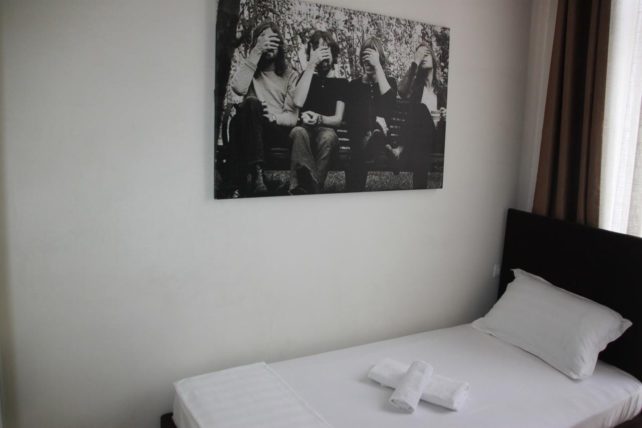 Living Hotel Тирана Екстер'єр фото