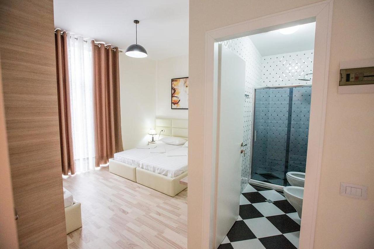 Living Hotel Тирана Екстер'єр фото