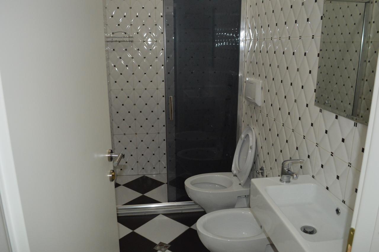 Living Hotel Тирана Екстер'єр фото